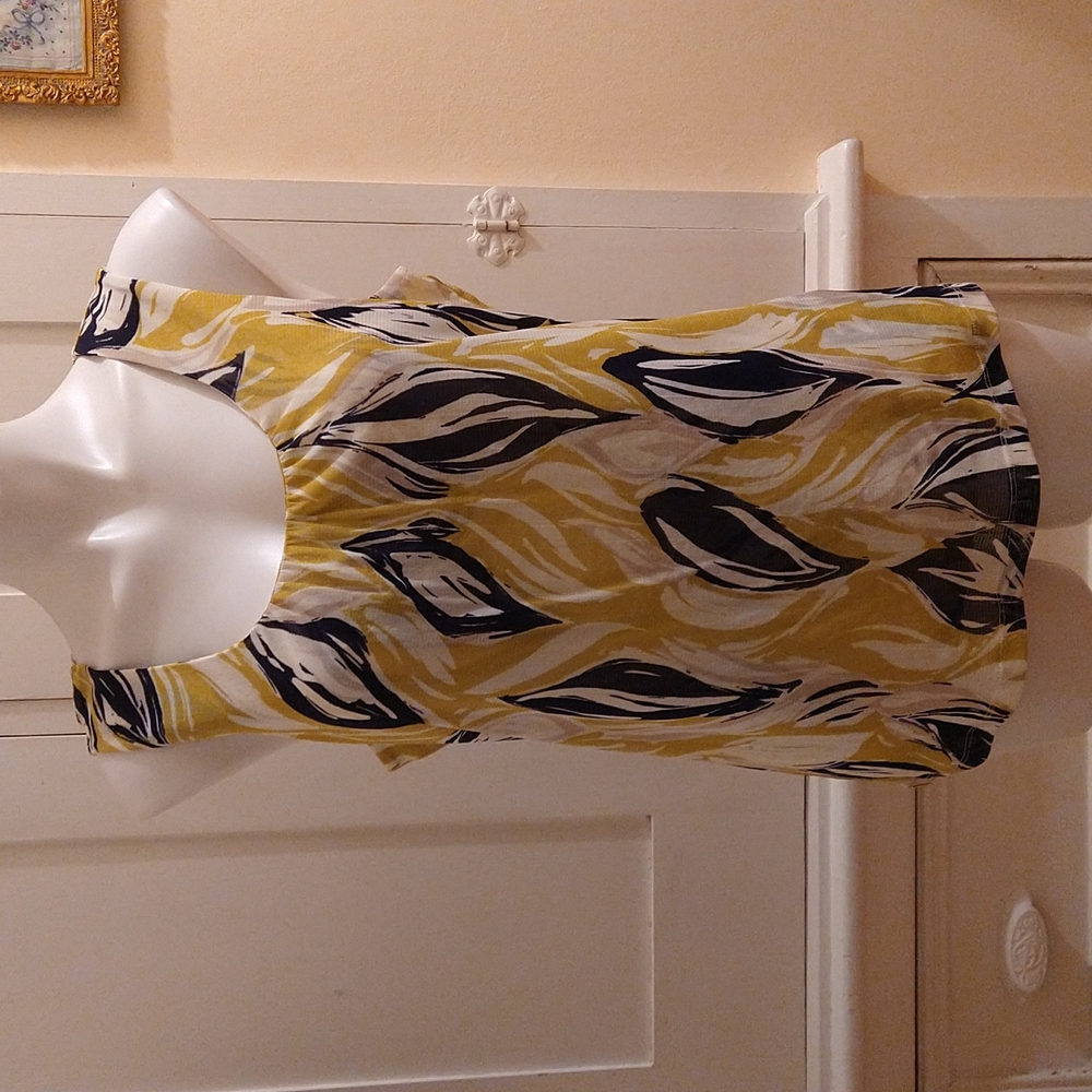 🎀 212 collection yellow and black tank top Sz M
